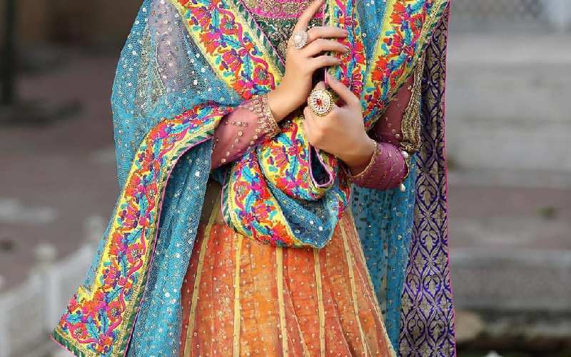 گرانترین لباس هندی در شیراز که با نواری از طلا دوخته شده بود